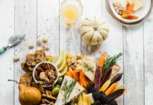 건강한 라이프스타일을 위한 식사와 운동의 필수성 flat lay photography of variety of fruits