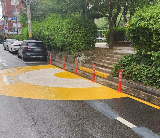 어린이공원에 노란무지개가 피었습니다