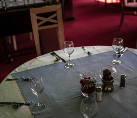 ‘작지만 확실한 변화’…여성 건강을 지키는 생활 루틴 뜬다 clear long-stem wine glass