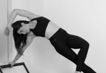 재활에서 시작된 운동: 디스크 환자도 안심하고 할 수 있는 필라테스의 원리 woman in black sports bra and black leggings doing yoga