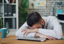만성피로, 현대인의 고민… 일상 속 새 에너지 찾는 법 a man sitting at a desk with his head in his hands